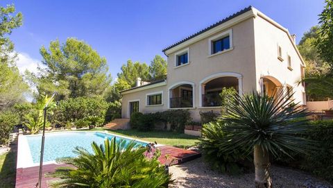     Properties Mallorca : This delightful villa is located in a quiet, sunny location of Cala Vinyes and offers a living area of 355 m2, set on a plot of 1200 m2.  On the ground floor you will find an open kitchen, fully equipped with Siemens applian...