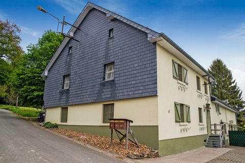 This friendly recently renovated apartment is located in the hamlet of Heuem. During the conversion into a holiday home, a lot of attention was paid to making your stay as comfortable as possible. Almost everything is new, so you have modern sanitary...