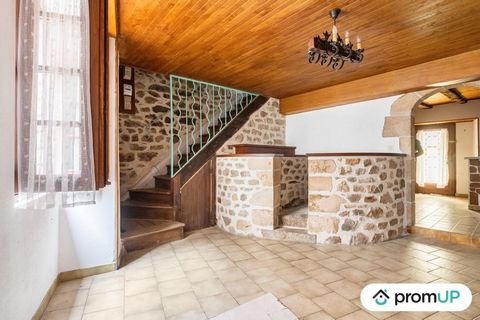 Located in Marcolès, this character house with a living area of 120 m² includes 6 rooms including 2 bedrooms. The façade, exterior and roof are in good condition, you will not have major work to plan. Inside, the rooms are also in good condition and ...