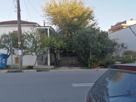 Epanomi, |Thessaloniki. For sale a plot of land of 492 sq.m. with building factor 0.8. The plot is located at the entrance of Epanomi on the main road that goes to Thessaloniki. There is an old building of 90 sq.m.  on the plot and it’s currently ren...