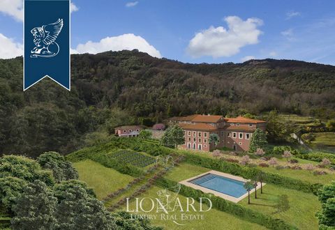 This historical noble house for sale is situated in Carrara, on a hilly position with a staggering view over the proximity. This property sprawls over roughly 2,000 m² in total and encompasses three multi-level buildings that need refurbishment in or...