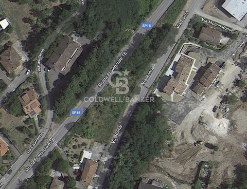 TERRAIN À BÂTIR À VENDRE À MERCATINO CONCA Via Roma. À proximité immédiate du centre historique, dans un quartier résidentiel bien desservi et facilement accessible par les transports privés et publics, nous proposons à la vente un terrain à bâtir d’...