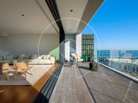 Duplex apartment on the 13th and 14th floor of the building, with stunning views of the river park and overlooking the Parque das Nações. Excellent luminosity and modernity of spaces and premium finishings. On the ground floor there are 2 bedrooms wi...
