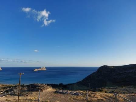 Xerokampos, Sitia, Oost-Kreta Fantastisch bouwperceel met uitzicht op zee slechts 340 meter van de zee. Het perceel is 5500m2 met alle wettelijke documenten en kan tot 215m2 bebouwd worden. Het heeft een zeer goede toegang en het water en de elektric...