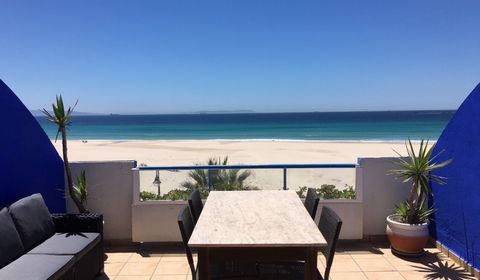 Tarifa beachfront apartment to rent in La Tortuga Dos. This is located on Lances Beach, the best beach to practice kitesurf and windsurf in Tarifa. The holiday apartment rental has 2 bedrooms, a fitted kitchen and fantastic salon which opens up onto ...