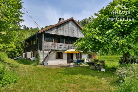 Exclusivity! Come and discover this beautiful renovated farmhouse, in the heart of nature in a preserved location. With a surface area of 185m2 Carrez on 3 levels, it has a very beautiful cathedral living room with a large central fireplace, a bedroo...