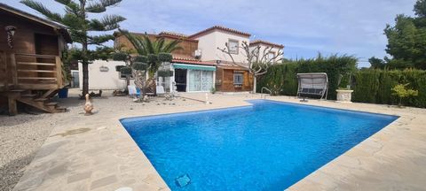 Detached house of 200 M2 with a plot of 700 M2 and a large pool