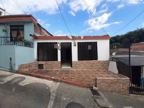 Nie przegap tej niesamowitej okazji, aby nabyć piękny dom w Barrio Nogales, Kuba, Pereira! Ten przestronny dom o powierzchni 90 m2 znajduje się w wyjątkowej lokalizacji, zaledwie jedną przecznicę od Avenida de la Independencia. Cechy domu: 4 sypialni...