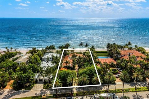 Esta propiedad de Golden Beach es una rara joya frente al mar que cuenta con 31,500 pies cuadrados de tierra frente al mar y 100 'de frente directa a la playa. Esta ubicación privilegiada ofrece vistas panorámicas al océano y acceso directo a las are...