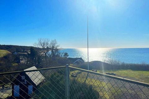 Fantastische Aussicht, das Meer und ein Fischerdorf an der Südküste Bornholms An der Südküste von Bornholm liegt das Fischerdorf Boderne. Der Ferienpark Boderne Nr. 1 bietet bezaubernde Ferienapartments - viele mit Meerblick. Wenn Sie nicht gerade di...