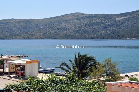 Ideal investment! House with 10 apartments + 1 commercial space (cafe bar ). Ideally located: first row by the sea, in a small village preserved from big crowd. Only 10 km from Trogir and 15 km from the international airport of Split. House surface o...