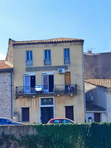In the village of the Minervois with its amenities House to renovate (Electricity, floors, double glazing .....) In the basement 1 large cellar, on the ground floor 1 large room that could be used as a garage 1st: Kitchen, living room / living room, ...