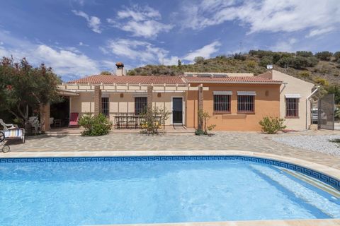 Rural house with pool and garden located in the middle of the andalusian countryside. At the entrance gate, you can park your car under a carport. The gate then gives you access to a spacious south-facing terrace with beautiful Mediterranean plants. ...