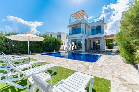 4 bedroom, 4 bathroom, detached villa with swimming pool and roof terrace with SEA VIEWS in superb location of Protaras - MLO113 This stunning villa located in the Green bay area of Protaras must be seen to be fully appreciated. The entrance to the 3...