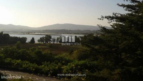House V4 for sale in Seixas, Caminha. With equipped kitchen and garden. Great views Rio. Ref.: C01332 FEATURES: Land Area: 618 m2 Area: 750 m2 Used Area: 250 m2 Deployment Area: 132 m2 Construction Area: 250 m2 Rooms: 4 Energy Efficiency: C ENTREPORT...