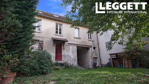 A24492JEH60 - Pretty stone house near Chantilly, in the heart of the village of Boran-sur-Oise, with 7 rooms including 4 bedrooms and a kitchen opening onto the dining room, with a large fireplace. The house is spread over 3 levels, offering a floor ...