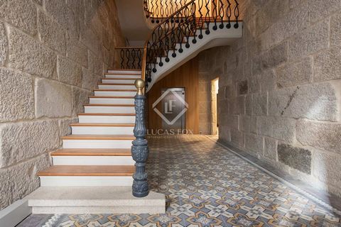 Plaza de Compostela is one of the most sought-after areas in the city centre of Vigo. We find this impressive designer apartment to be finished at the end of 2023 and completed by the well-known MAM architects with a unique design of history mixed wi...
