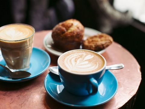 CAFE -- ESSENDON -- #4965898 coffee shop * IN ESSENDOON, OPEN 6 DAYS * $5,500 per week for 5 years with the same owner * Super low weekly rate $262, 64 seats * Long-term lease of 12 years with BYO liquor license * The owner claims a weekly net profit...