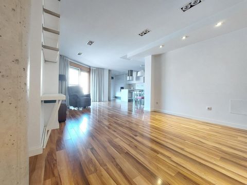 Corporación Inmobiliaria Lorca, sells this magnificent luxury penthouse in the downtown area, located in one of the best areas of Lorca. It has a fantastic location, giving an area with a quiet and friendly atmosphere. The house is in perfect conditi...