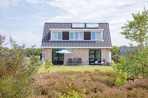 ¡Ideal para 3 familias que quieran ir juntas de vacaciones a Texel pero que aún valoren su privacidad! Estas 3 bonitas y modernas casas están situadas en una ubicación única, cerca del bosque, las dunas y la playa de Paal 17. Las 3 tienen un amplio j...