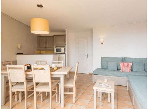 Les Rivages des Issambres is inspired by the local coastal villages; its small buildings are set in a southern-style garden. The spacious apartments with balconies offer views of the tree-filled garden. In addition, the unheated outdoor pool with pad...