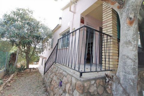 Fantastic house in the Rincón del Cesar area, near the N-340 and near the town where we find supermarkets, schools, pharmacies, a health center.It is a house on the ground floor with 3 bedrooms, two large single rooms and 1 double room with access to...