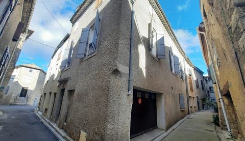 Nice village with all shops, bar, restaurant and school, 20 minutes from Beziers, and 25 minutes from the coast. Former winegrower house to modernise with 90 m2 of living space plus an attic of 60 m2 that could be converted into additional livince sp...