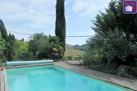 COUNTRY HOUSE WITH POOL In the heart of the Audoise countryside, spacious house with swimming pool of 191m² of living space. Beautiful living room of 55 m² with fireplace and dining area, fully equipped dining kitchen opening onto terrace, 2 south-fa...