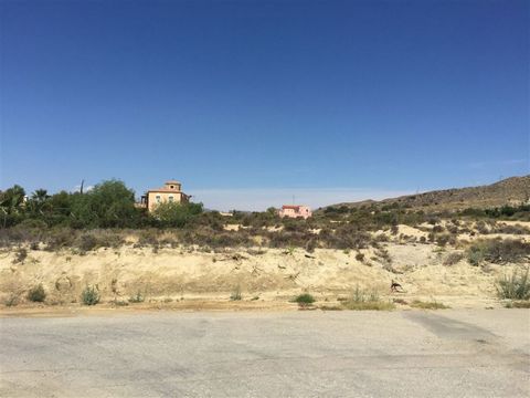 10500 m2 plot located in Vera close to GOLF VALLE DE ESTE (VERA ALMERIA). This very well connected to the A7 highway, with magnificent views towards the sea and the area of Garrucha. a perfect location to make a villa, suitable for cultivation of Cit...