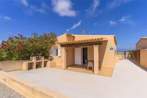 Welcome to this beautiful country house located near Sant Francesc, in Formentera. It can accommodate up to 4 people. The exteriors of this property are ideal for enjoying the Mediterranean climate. In the garden, you will find comfortable chairs whe...