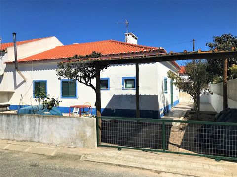 Located in the center of Comporta, 2+1 bedroom semi-detached house of 101.92m², consisting of living room, kitchen, 1 suite, 1 bedrooms, 1office, a bathroom, and attic. Inserted in a plot of 238.50m² with space to make a swimming pool.   