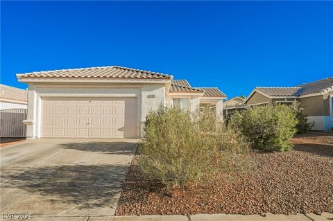Don't miss this hard to find 1 story home with RV Parking in the heart of Hendersonand in the desirable Ventana Canyon community. This home features an open floor plan and an oversized kitchen. The back yard has a covered patio and low maintenance la...