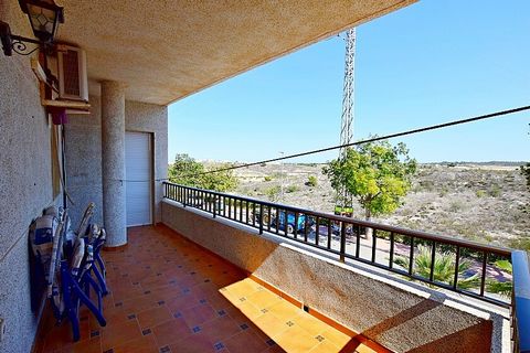 Large 7 bedroom semidetached villa in San Miguel . Spacious corner semi-detached house of 400 m2 with 7 bedrooms, located in the town of San Miguel de Salinas. On the ground floor it has 3 bedrooms, 1 bathroom and a garage for several vehicles, on th...