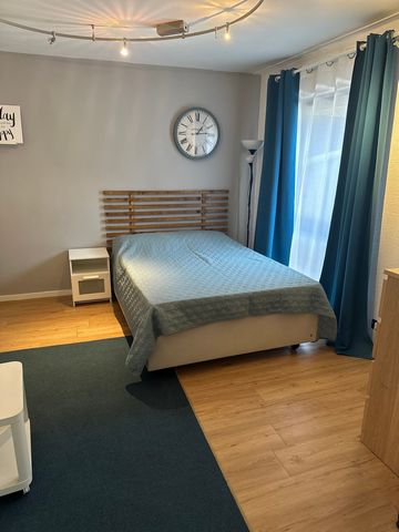 The friendly and well-kept apartment is on the first floor. It consists of a living room and bedroom, a small kitchen and a bathroom with a bathtub. A current energy certificate is available for viewing. The apartment also has a balcony, where you ca...