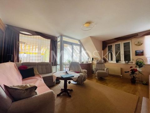 Are you looking for a new home with a few special extras? The beautiful and special 3 room apartment in Ludwigsfelde offers great architecture and spacious living space, which is very light-flooded. The large balcony, which is equipped with an awning...