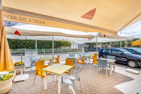 Snack Bar ready to start trading immediately, located in a privileged area of Alvor. This establishment is an excellent opportunity for those wishing to invest in a consolidated and successful business. Property features: Privileged location: Situate...
