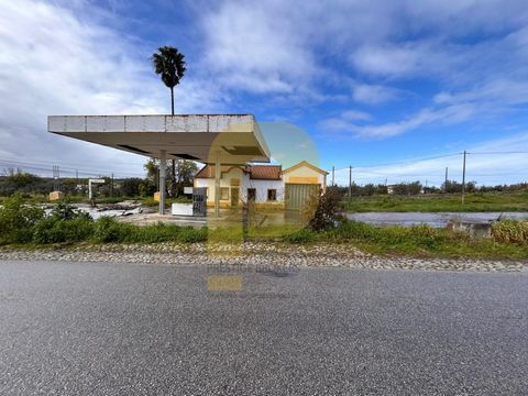 Está à venda um antigo posto de gasolina desativado na Aldeia de Montoito, um excelente espaço para reativar o seu negócio. Terreno para Serviços - Montoito Este terreno, localizado em Montoito, possui uma área total de 3.820 m². Está autorizada a co...