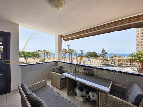 Rymlig och mysig lägenhet i Paloma Beach, Los Cristianos, med fantastisk havsutsikt. Luxury World Properties är glada att kunna erbjuda denna rymliga och mysiga lägenhet, som ligger bara några steg från havet i Paloma Beach-komplexet i Los Cristianos...