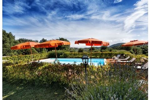 Superb villa with private garden and pool, located between Val d'Orcia and Crete Senesi, just half an hour from Pienza.