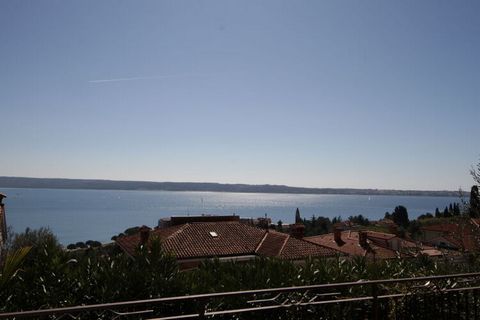 Cómodo apartamento para hasta 4 personas, con vistas, en una zona tranquila cerca del casco antiguo de Piran, Portorož y las playas del mar.