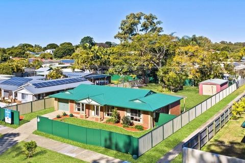 Welcome to this charming 3-bedroom home in the heart of Bellmere, perfect for families seeking comfort and convenience. Situated on a generous 801sqm block, this property offers ample space and modern updates. Property Features: - Bedrooms: 3 spaciou...