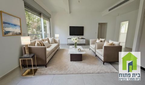 Do you want to live in the heart of Tel-Aviv and in the atmosphere of a village?  For sale in a unique conservation project that has been renovated from the ground up on quiet Maze Street, minutes from Rothschild Blvd.  4-room apartment (one is safe ...