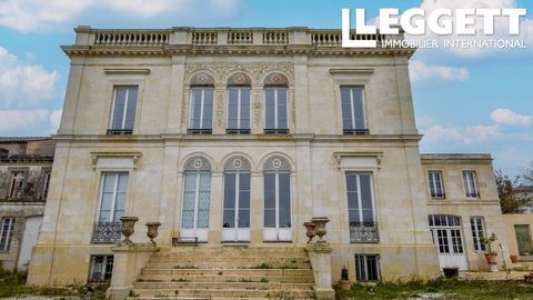 A31350JEL17 - Située dans la charmante commune de Tonnay-Charente, à une demi-heure de La Rochelle, ce château de caractère construite en 1850, en pierre de taille, est une pépite pour les amateurs d'histoire. Il offre une combinaison parfaite de pat...