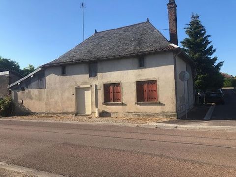 VERKOOPT HUIS AU CHÊNE HUIS VAN 1904 bestaande uit een keuken uitgerust met een woonkamer, eetkamer met drie slaapkamers, een doucheruimte, een apart toilet Omheind terrein afgesloten door een schuifpoort Op het terrein bevindt zich een schuur van 38...