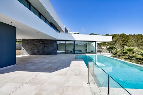 3 bedroom - 3 bathroom - Build 372 m2 - Plot 1000 m2 LUXURY VILLA WITH SEA VIEWS IN A PRIVILEGED AREA Impressive modern villa in a privileged location with sea views in Urb Tosalet (Jávea) The property offers a beautiful view over the green hills to ...