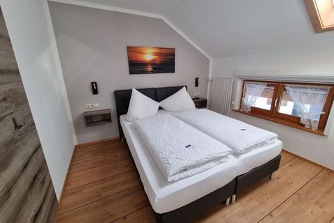 De la rue principale, mais au centre de la communauté de 13 villageois de Pfronten à Allgäu, notre maison est dans un quartier résidentiel calme avec 9 appartements de vacances. Tous nos 9 appartements de vacances sont confortablement et confortables...