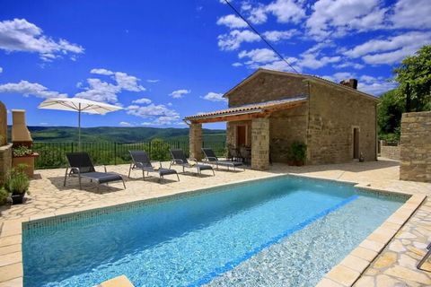 Alba Villa con splendida vista sulla piscina, vicino a Montona!