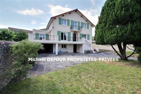 ***EXCLUSIVITÉ*** Bas-en-Basset 43210 maison de 186 m² avec 4 chambres sur 608 m² de terrain clos et arboré. Présentée en exclusivité par Michael Defour O6 49 09 83 40 prix de vente 289 000 euros. Située à 200 mètres du centre-ville et de toutes les ...