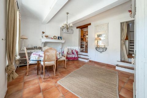 Provence Home, l'agence immobilière du Luberon, vous propose à la vente à Saint Saturnin les Apt cette charmante maison de hameau avec terrasses et jardinet. La maison est composée d'une entrée/salle à manger, cuisine équipée et chambre avec salle d'...