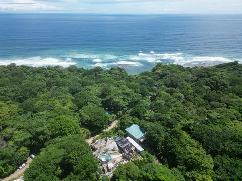 Tauchen Sie ein in das Paradies: 5BR Luxusanwesen mit Ocean Breeze (Santa Teresa, Costa Rica) Entfliehen Sie der Ruhe und dem unvergleichlichen Luxus in diesem atemberaubenden 1.000 m² (10.763 sq ft) großen Anwesen in Santa Teresa, Costa Rica. Eingeb...